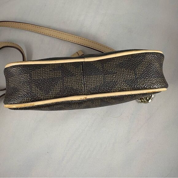 MICHAEL KORS Brown Logo Crossbody Bag with Gold-Tone Hardware - Picture 4 of 9